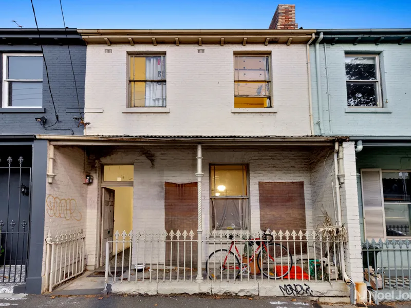 Classic Victorian In Iconic Locale