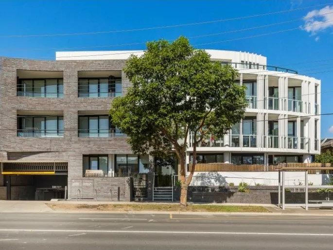 Luxury Furnished Apartment in Box Hill