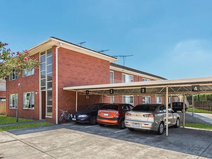 Freshly painted gem In The Heart Of Glen Huntly