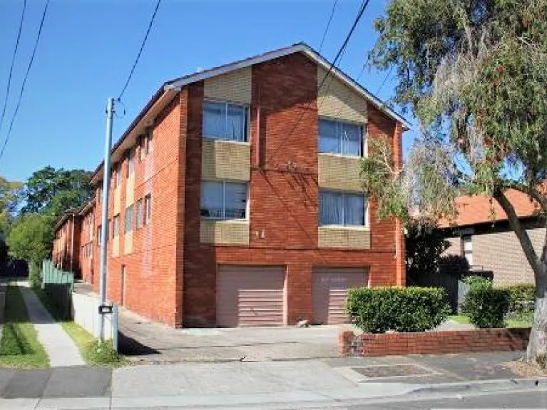 2 Bed Rooms Townhouse for Rent $ 360 pw. Don't Miss out. 