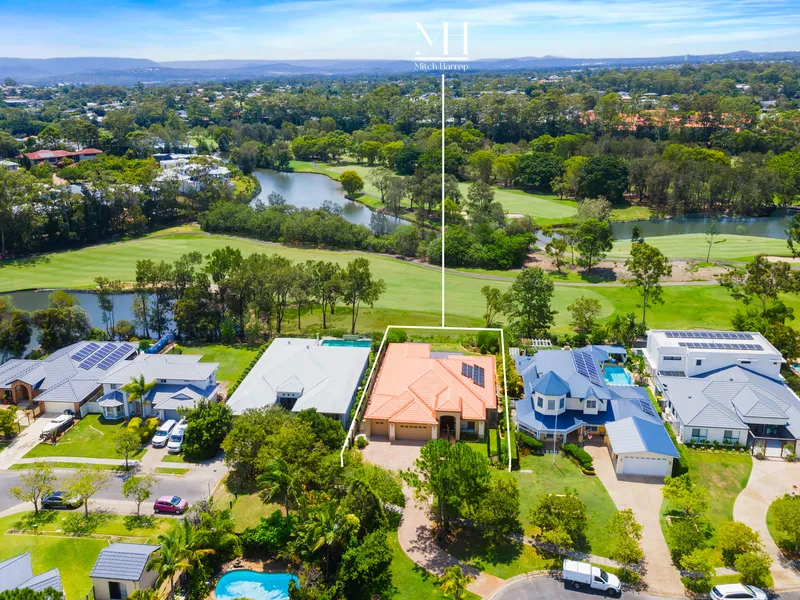 GRAND 371SQM ROBINA GOLF COURSE HOME!