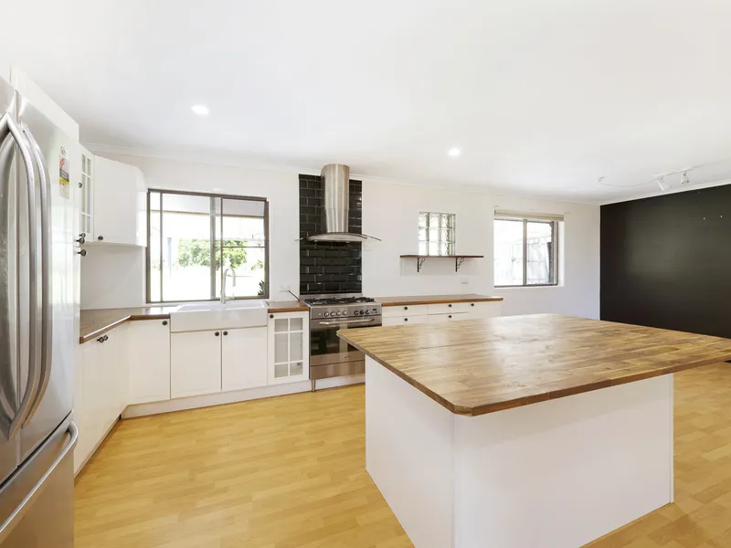 COUNTRY STYLE SMALL ACREAGE 10 MINS WEST OF BUNDABERG