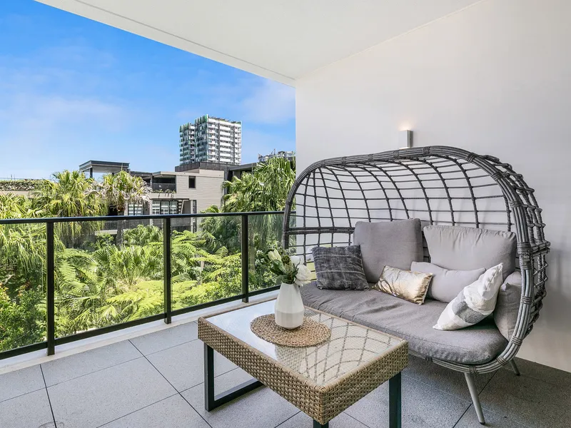 Stunning Over-sized 2 Bedroom Premium Apartment in Waterloo CBD