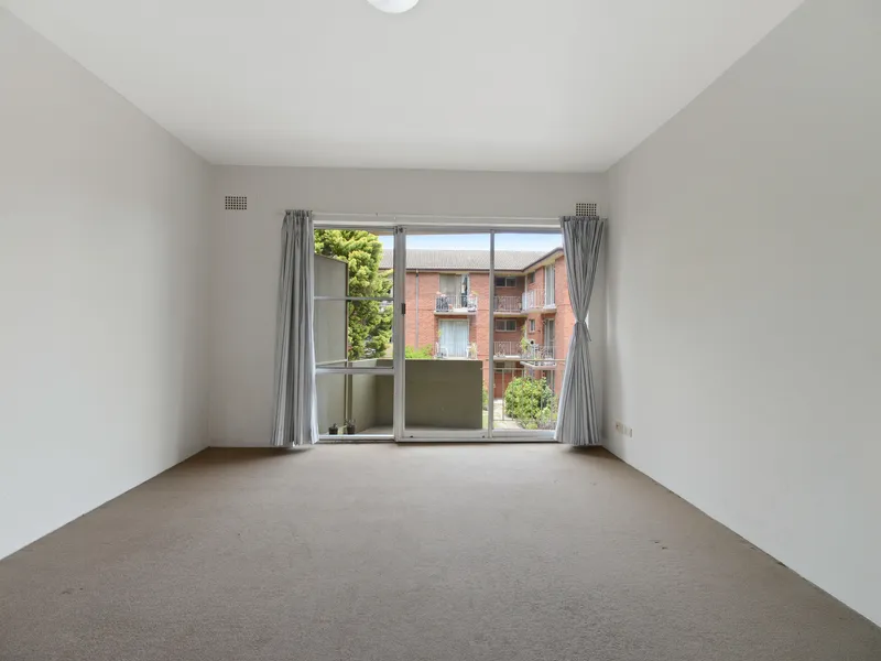AMAZING VALUE APARTMENT IN PERFECT LOCATION