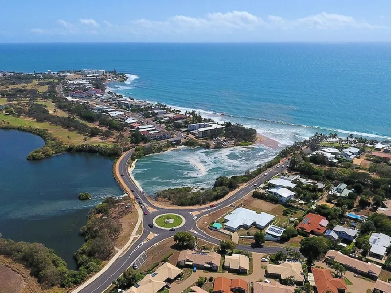 OUTSTANDING QUALITY UNIT ONLY 300M TO KELLY'S BEACH - WALK-IN AND WALK-OUT