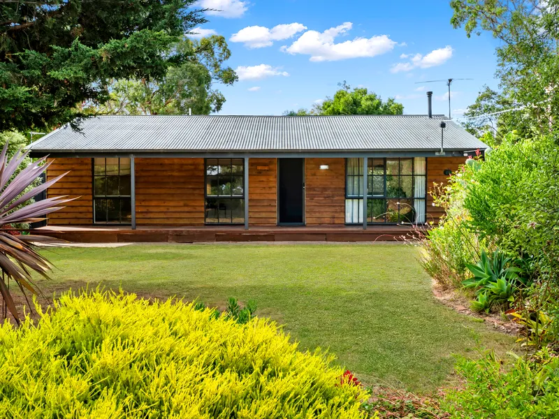 Charming Character Home with Granny Flat in Leafy Cul De Sac.