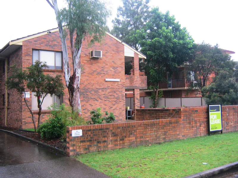 Neat + Tidy unit in Convenient Location!