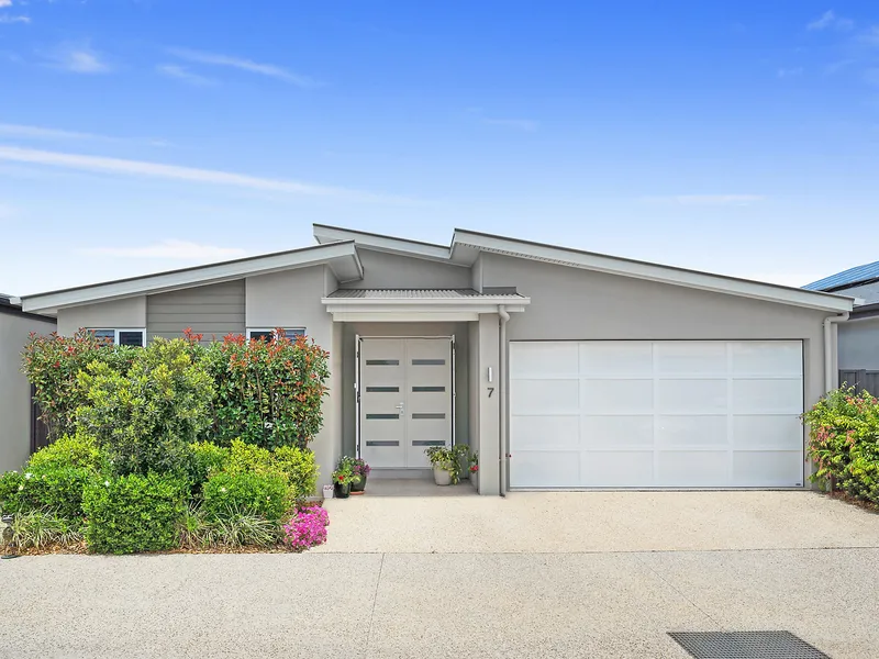 Luxury lifestyle charmed with a lakeside view and private grassed yard for your pet