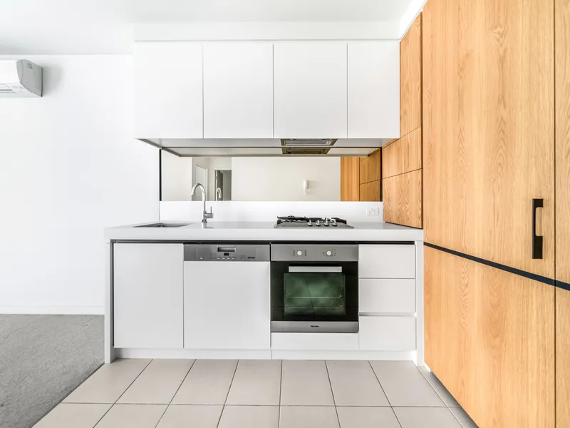 Stunning 2 bedroom apartment located in the heart of South Yarra