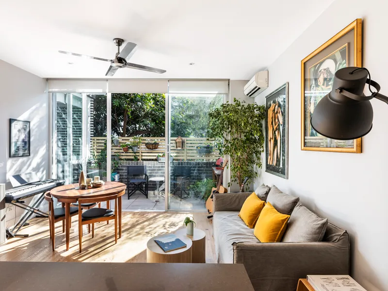 Large 1-bedroom + study courtyard residence