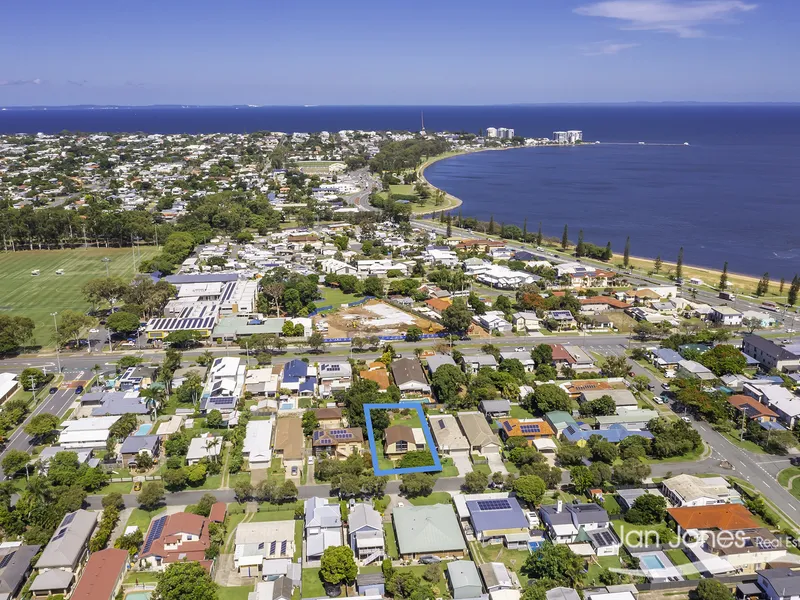850M2 BLOCK WALK TO WATERFRONT