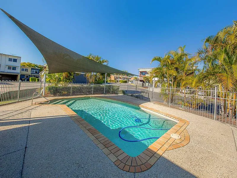 3 bedroom, 2 bathroom luxury Townhouse ($385/week, available 08th October)