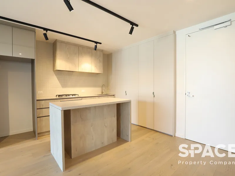 Fabulous Near New Apartment in Convenient Location