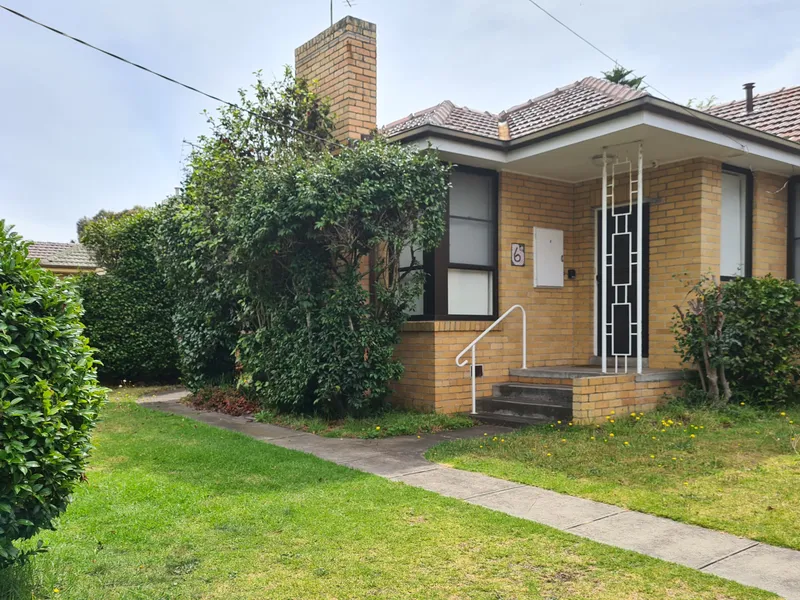 FAMILY HOME ON A LARGE BLOCK