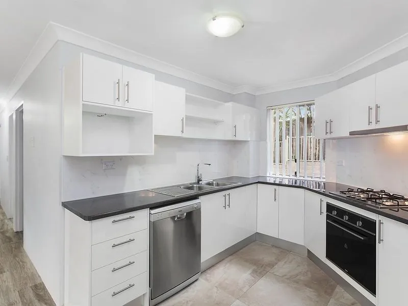 Bright & Airy Ground Floor Unit - West Gosford!