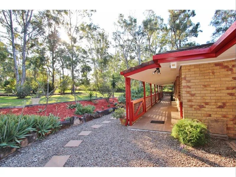 Big Land House!! Close to Shopping Centre.