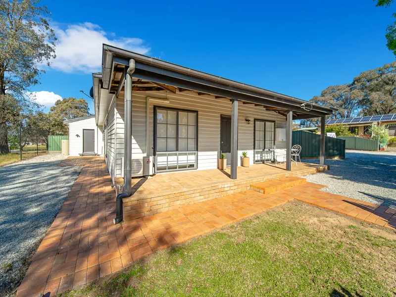BEAUTIFUL WEATHERBOARD COTTAGE
