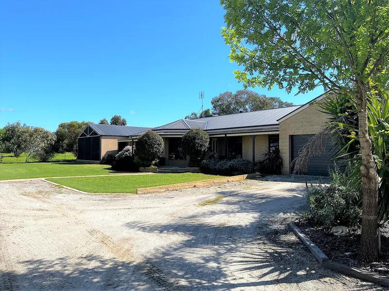 Immaculate and Spacious Family Living