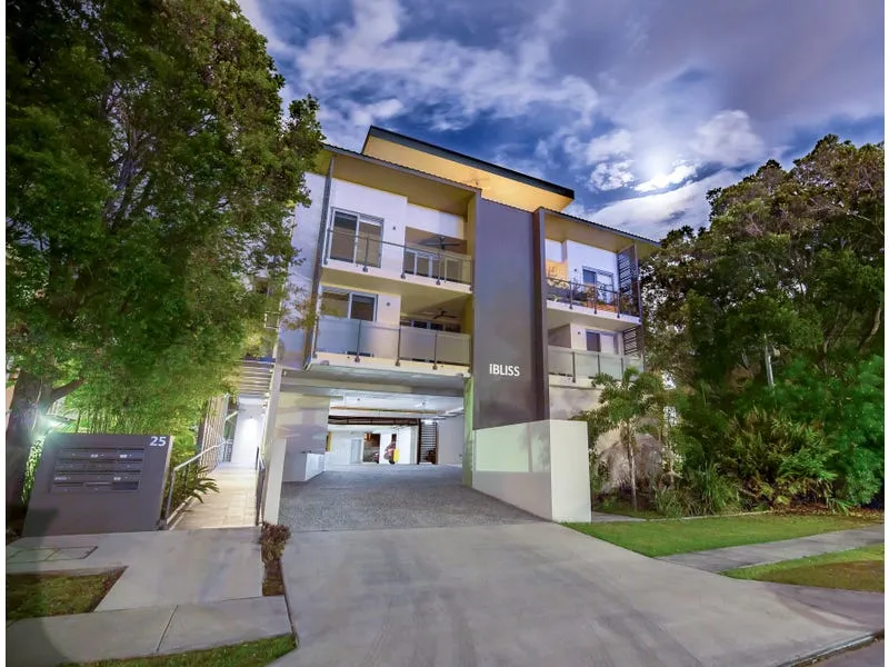 TWO BEDROOM UNIT IN INDOOROOPILLY