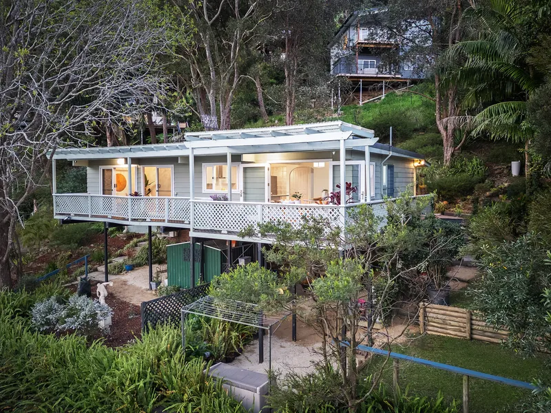 Stunning three bedroom home over looking Brisbane Waters