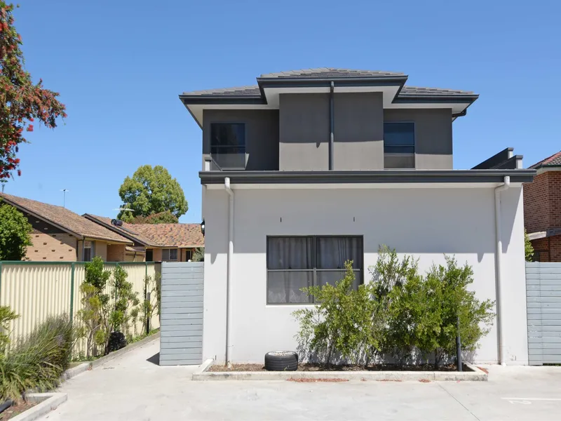 Freestanding Contemporary Townhome 