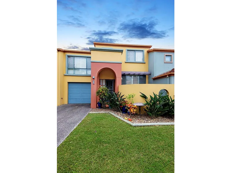 Experience Resort-Style Living in this Stunning Villa!