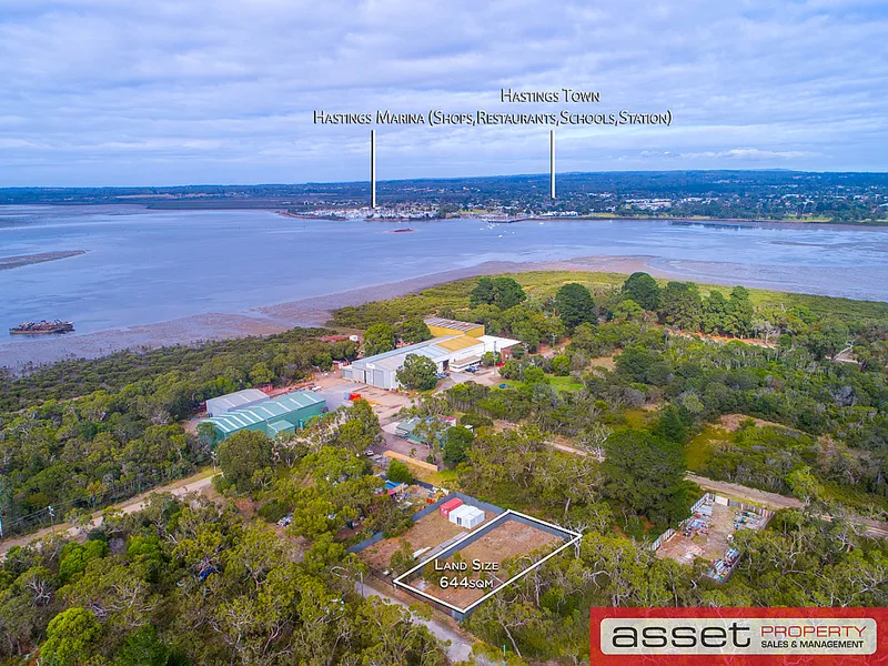 I DO LOVE TO BE,  BESIDE THE SEASIDE !