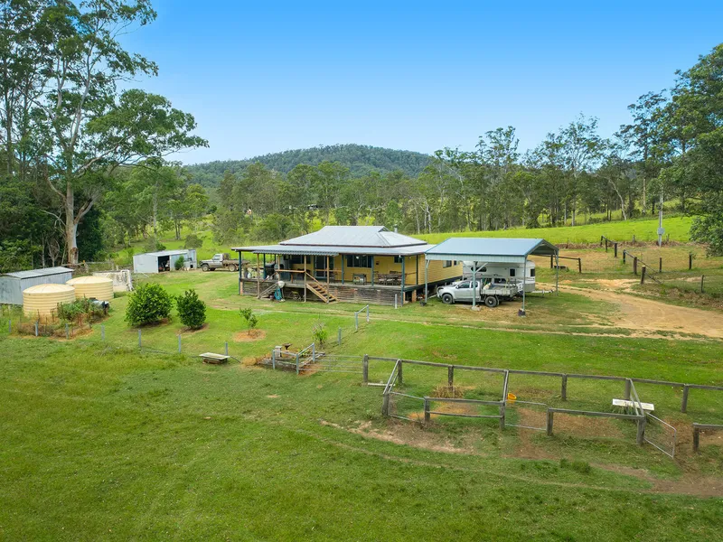 Timeless Country Residence On Idyllic Acreage
