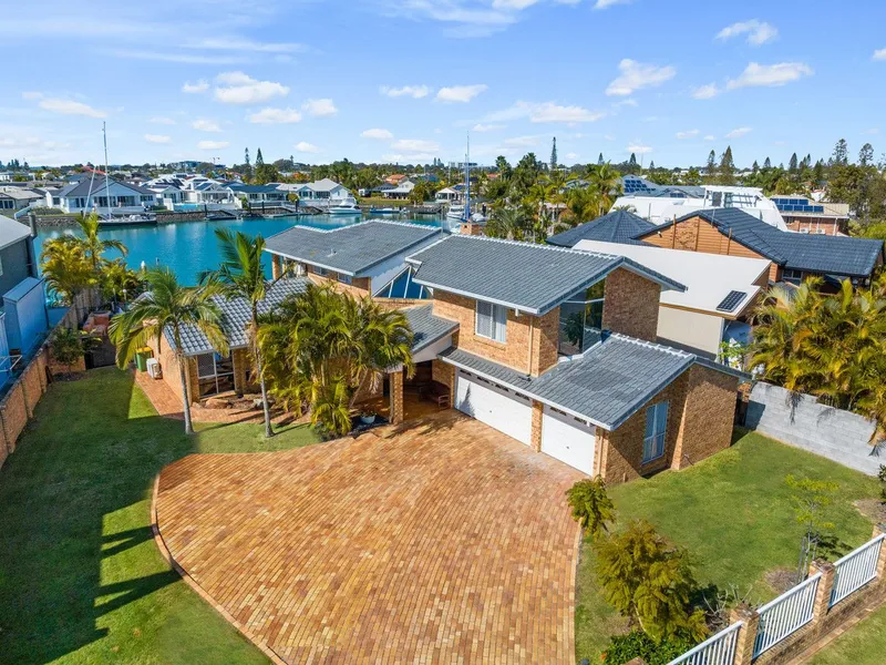 Waterfront Home in Sought After Raby Bay Pocket