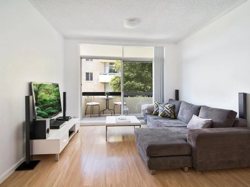 Conveniently Located Modern Apartment