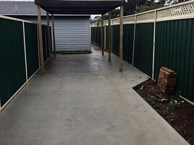 PRIVATE HOME WITH CARPORT AND COURTYARD! - INCLUDING WATER