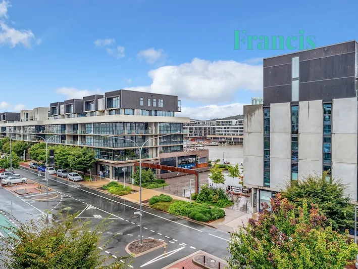 Water views in the heart of Kingston