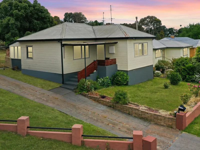 Convenient 2-minute walk to Woolies, Big-W and Main Street