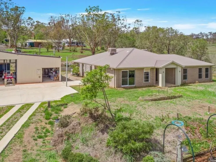 Sophisticated Design, Enviable Lifestyle - 1 Acre Allotment