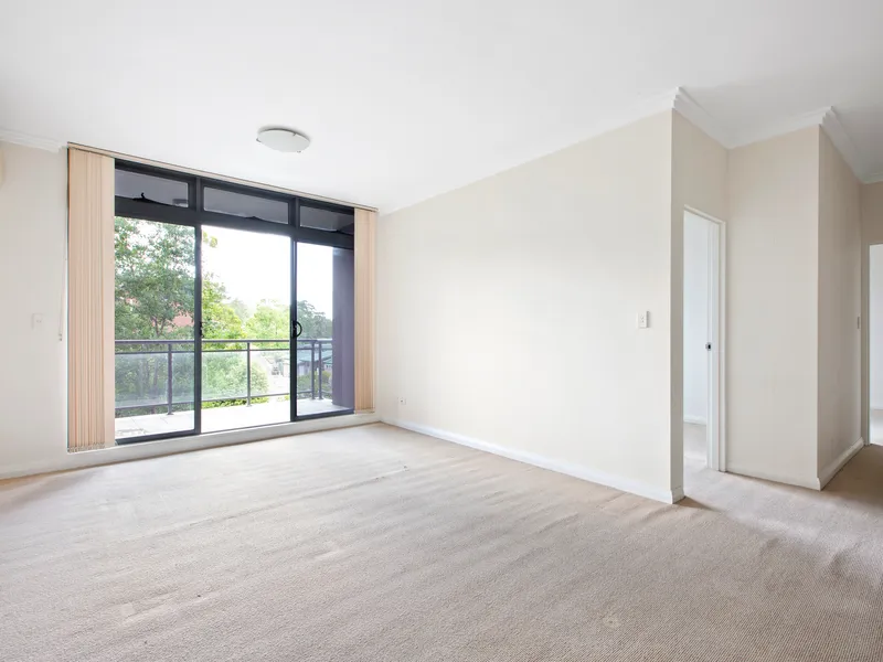 Over-sized modern apartment in leafy suburb