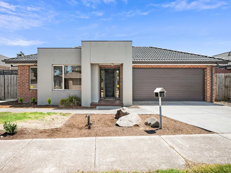 Living Large In Plenty River Estate! (4 bedroom + study home)