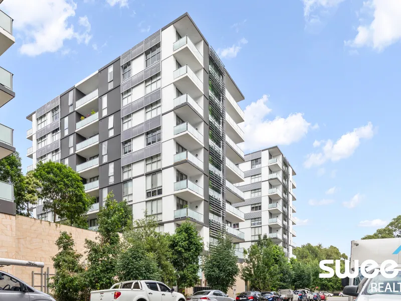 2 Bedroom + Study Apartment with Blue Mountain Vies