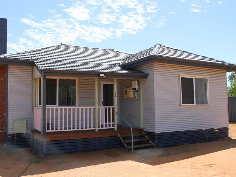 1 MINUTE WALK TO PRIMARY SCHOOL