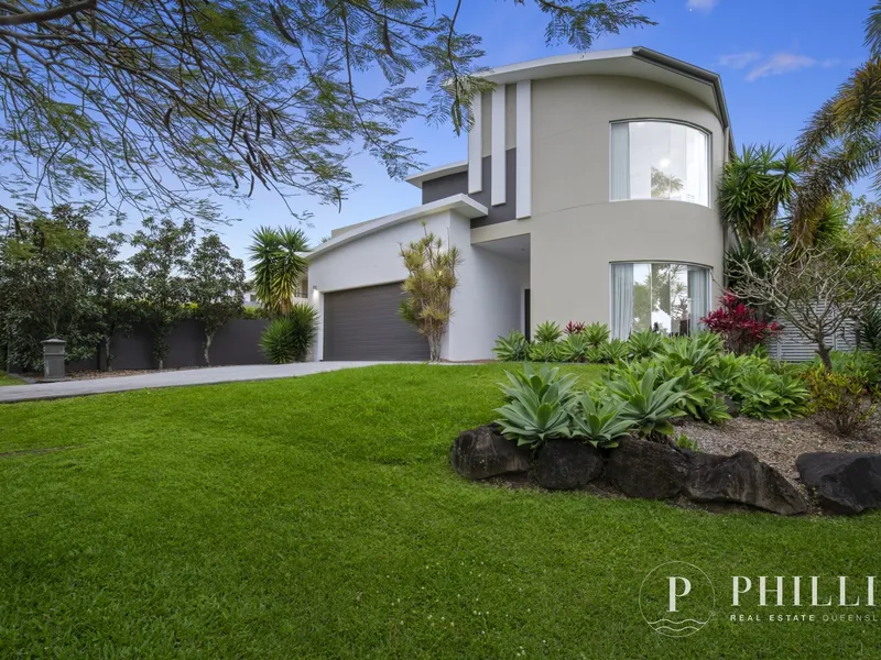 XL-Size home; an entertainer's delight.