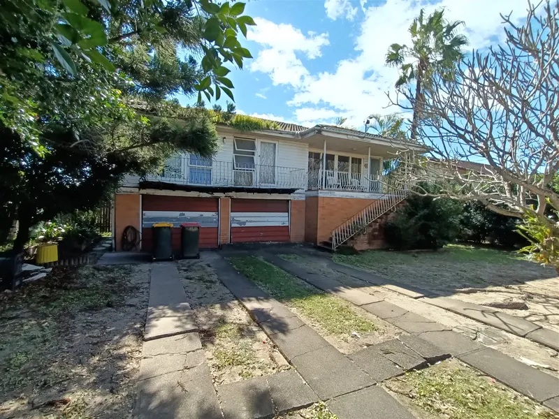 Ideal Knockdown/ Rebuild or Serious Reno in Oxley