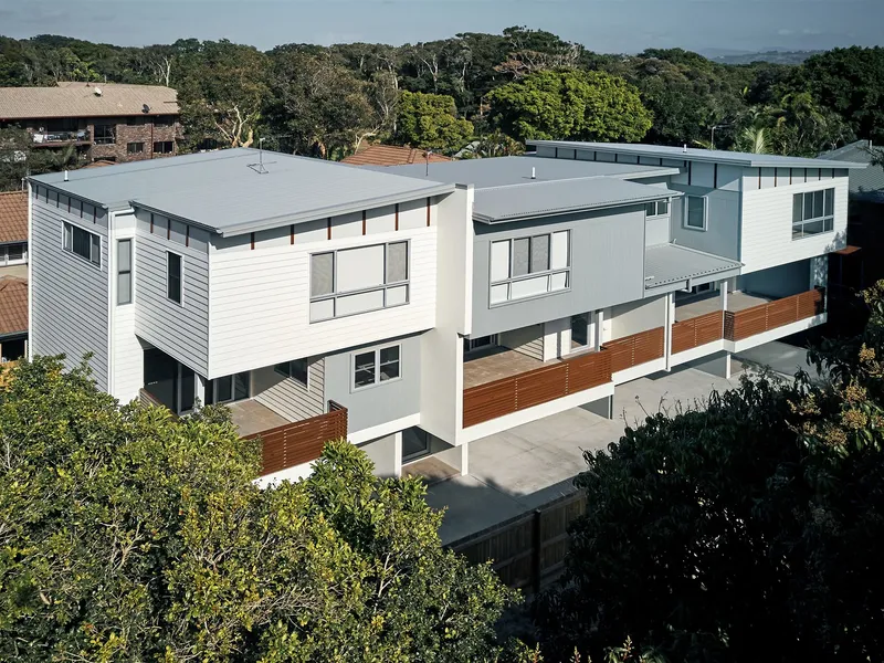 New Luxury Town Home Small Boutique Complex of 5,only 200 M to Kingscliff Beach ????  Fully Air Conditioned, Good Sized Alfresco Entertaining Deck SLU