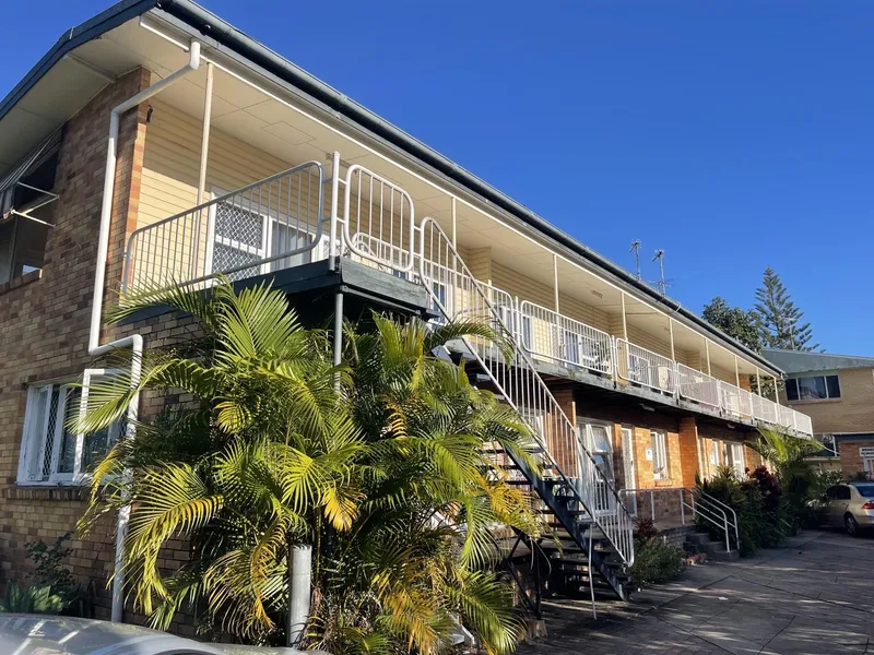 Top Floor 1 Bedroom Unfurnished Unit in the Heart of Surfers Paradise!