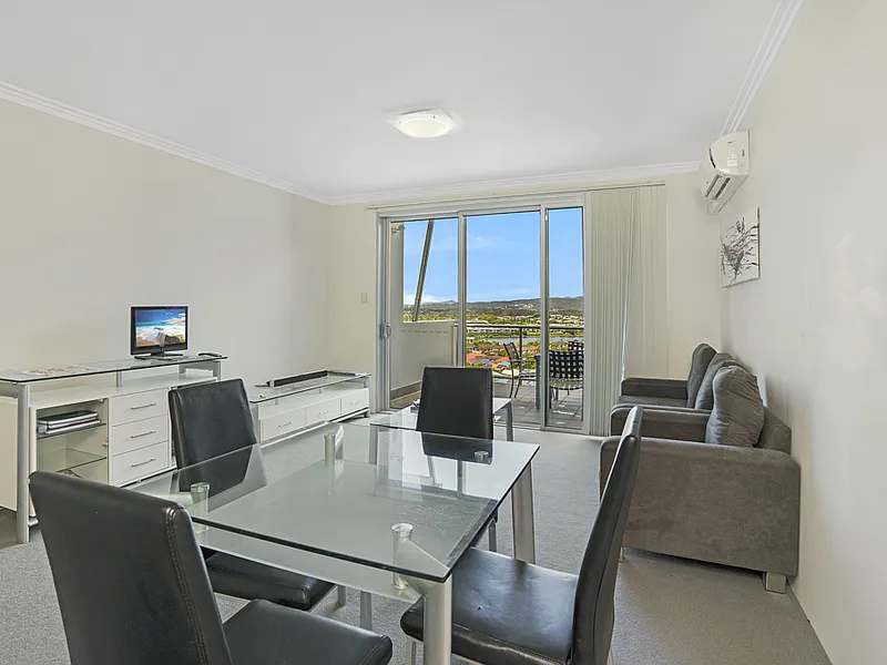 TOP FLOOR LAKE VIEWS & INVESTOR RETURNS