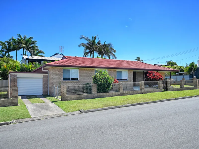 Just a short stroll down the hill to beautiful Dicky Beach!