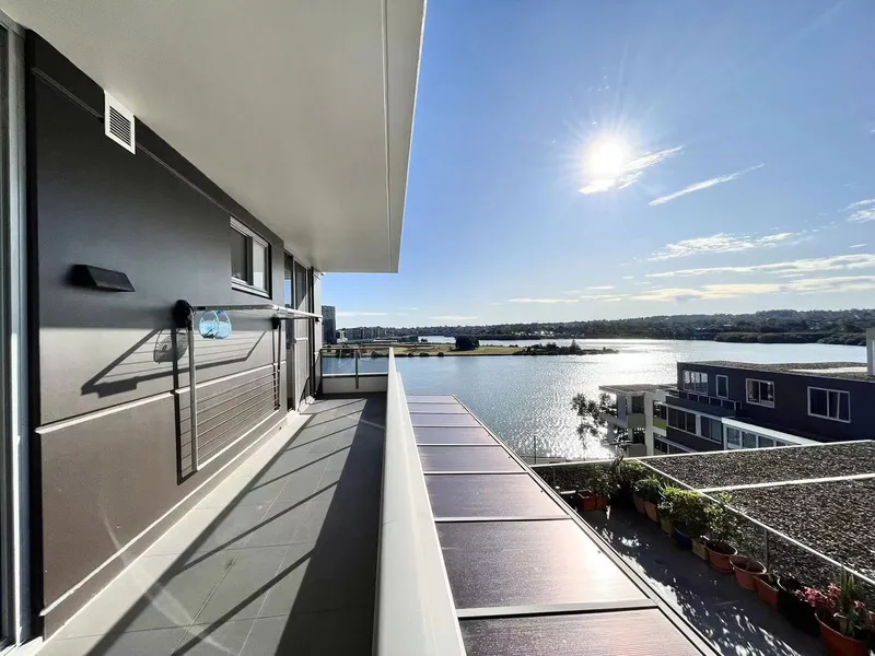 Light-filled 2 Bedroom Apartment with furniture and Car Space