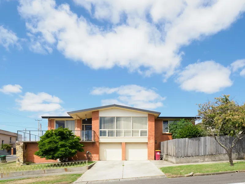 Fantastic family home, multiple living rooms, large garage and rumpus