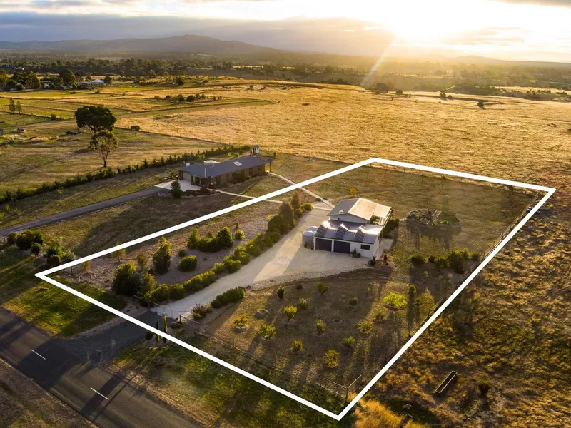 Views of Mt Beckworth