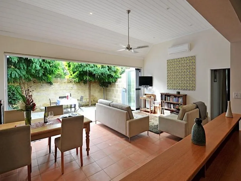 hidden gem ideally located behind limestone walls . 3.5km to south beach