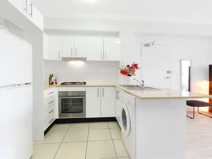 IMMACULATE SECURE ONE BEDROOM APARTMENT IN NORTHMEAD