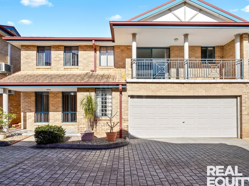 Beautifully Kept Townhouse